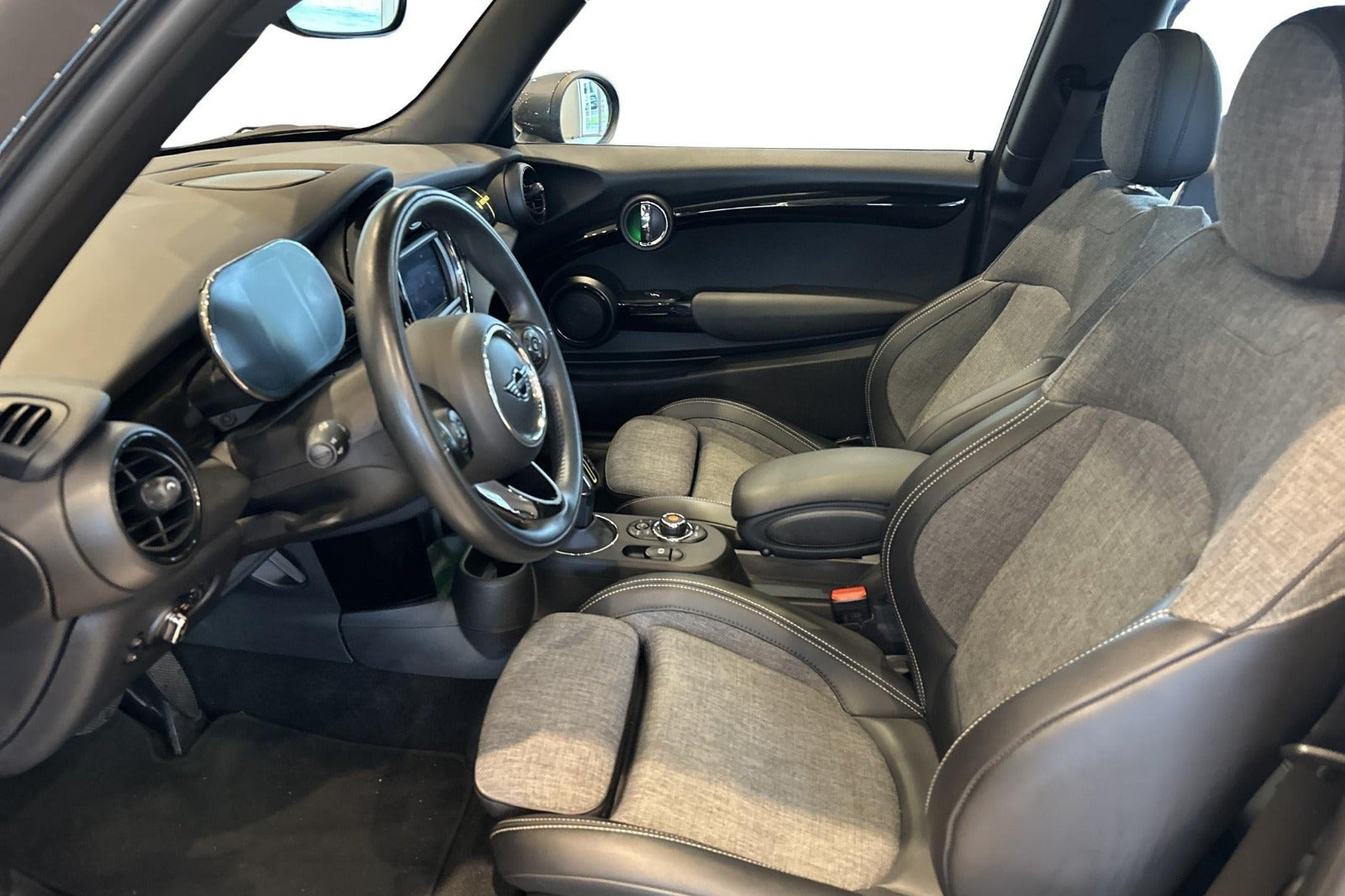 Sort Mini Cooper SE fra 2020