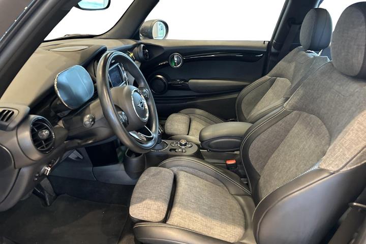 Sort Mini Cooper SE fra 2020