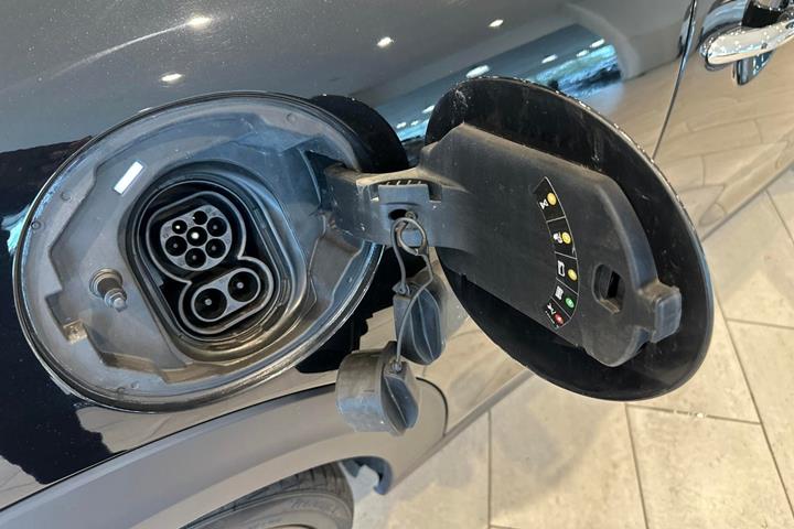 Sort Mini Cooper SE fra 2020