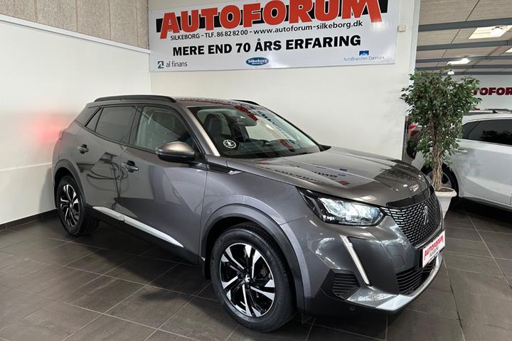 Grå Peugeot 2008 fra 2021