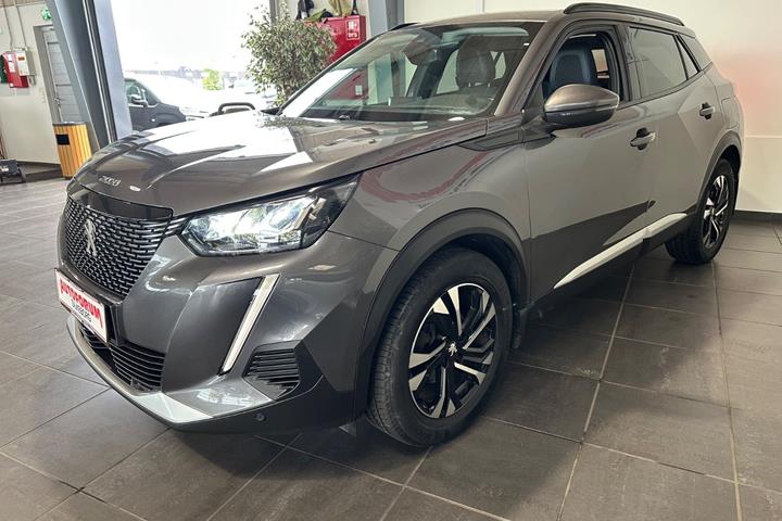 Grå Peugeot 2008 fra 2021