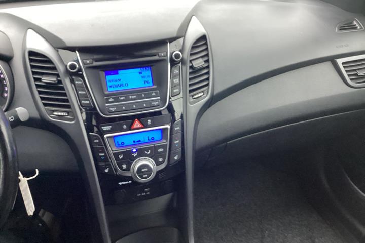 Grøn Hyundai i30 fra 2016