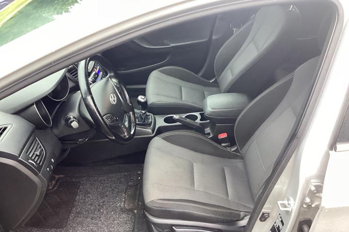 Grøn Hyundai i30 fra 2016