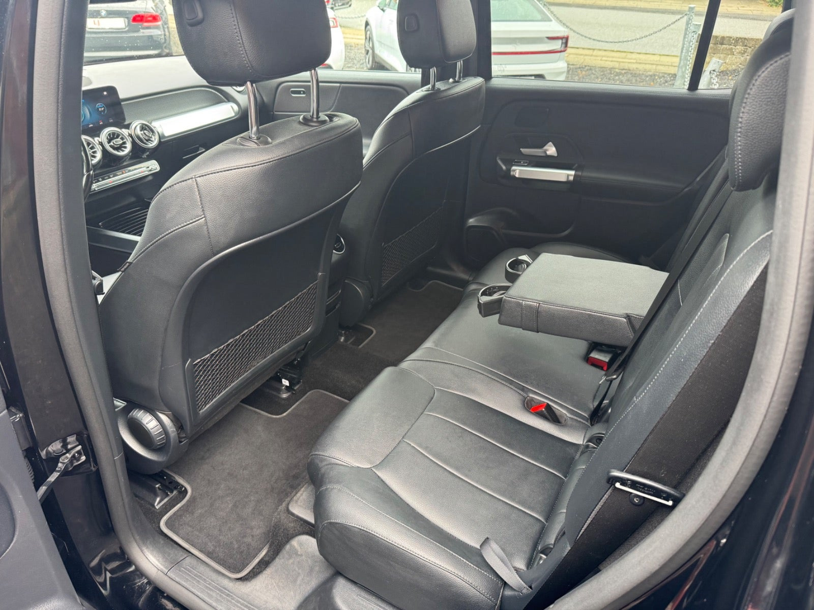 Sort Mercedes EQB250+ fra 2022