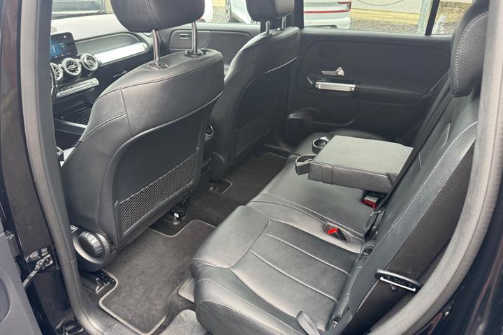 Sort Mercedes EQB250+ fra 2022