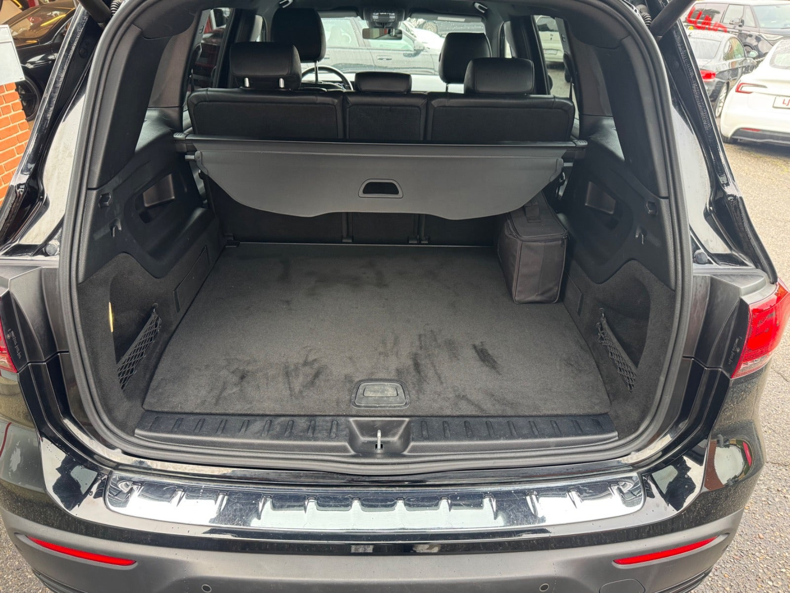 Sort Mercedes EQB250+ fra 2022