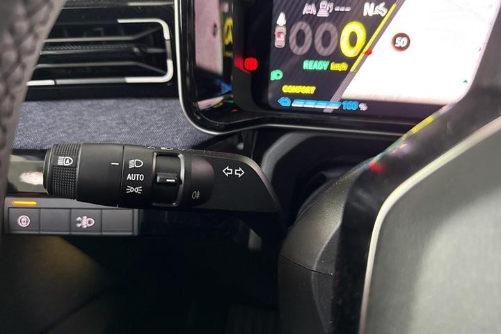 Hvid Renault 5 E-Tech fra 2025