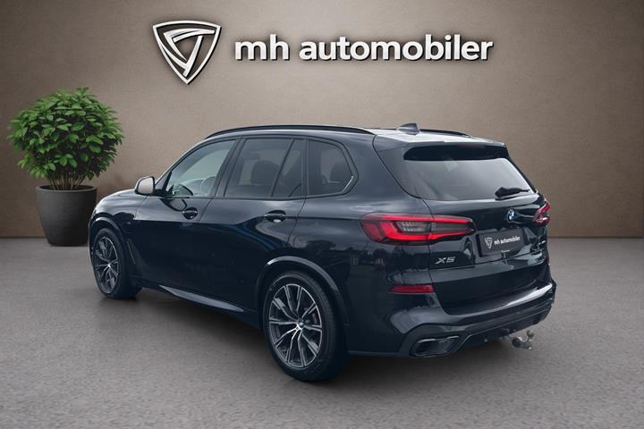 Sort BMW X5 fra 2021