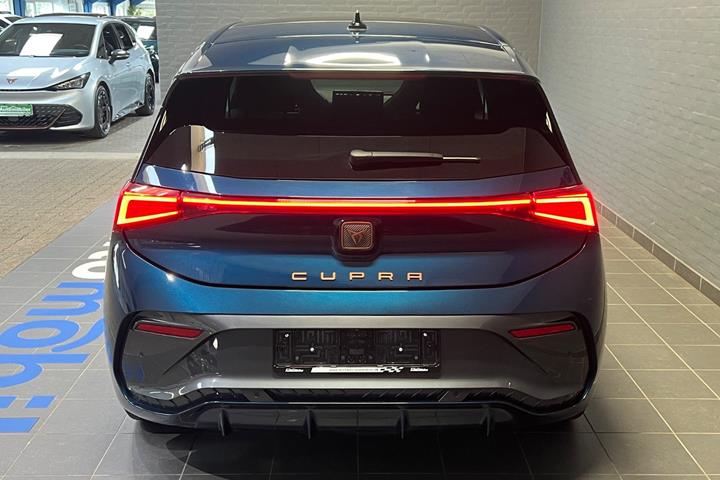Blå Cupra Born fra 2024