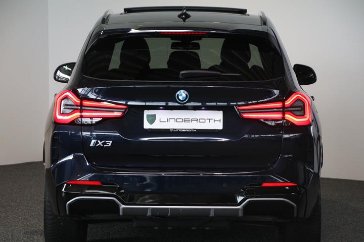 Sort BMW iX3 fra 2023