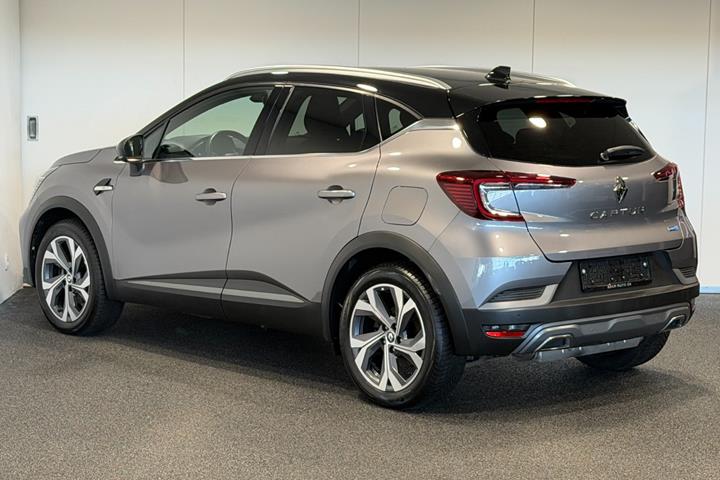 Grå Renault Captur fra 2021