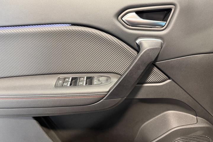 Grå Renault Captur fra 2021