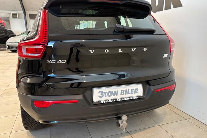 Sort Volvo XC40 fra 2023