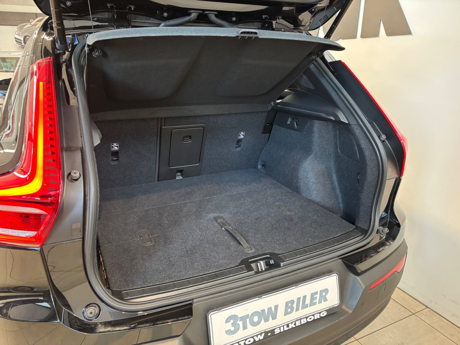 Sort Volvo XC40 fra 2023