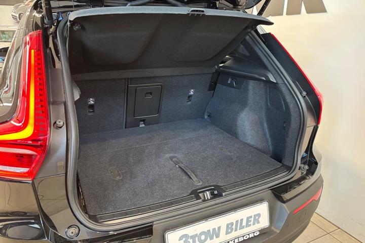 Sort Volvo XC40 fra 2023