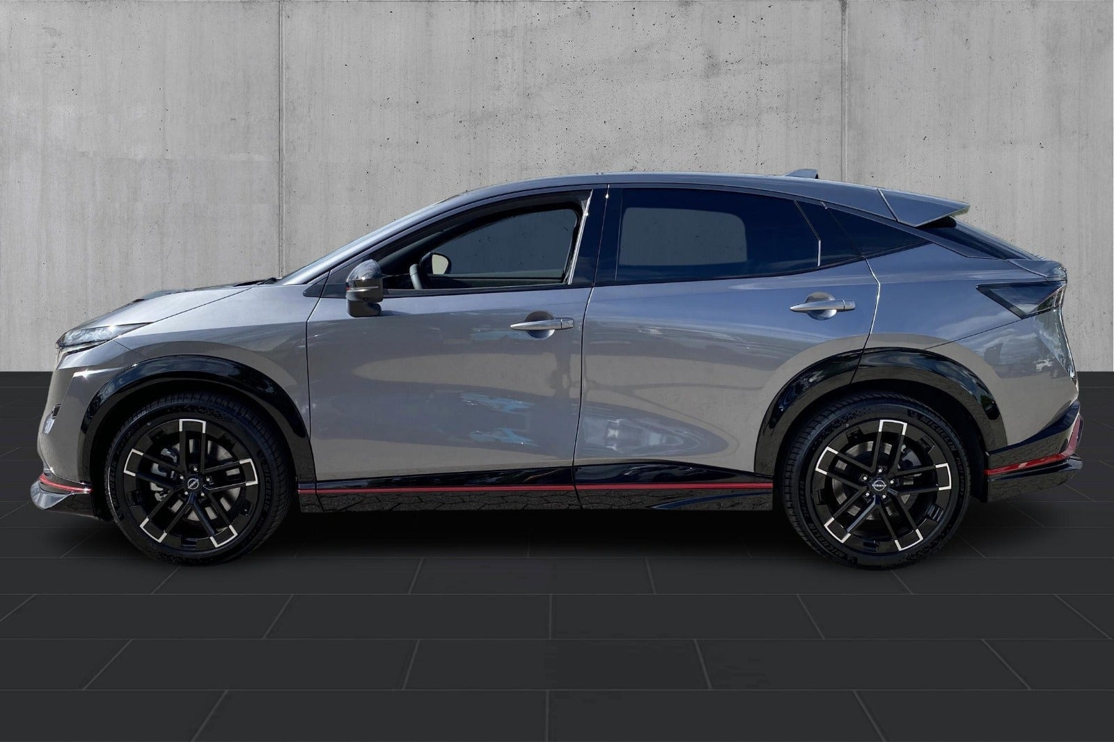 Grå Nissan Ariya fra 2025