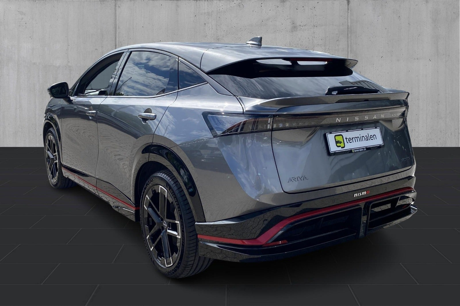 Grå Nissan Ariya fra 2025