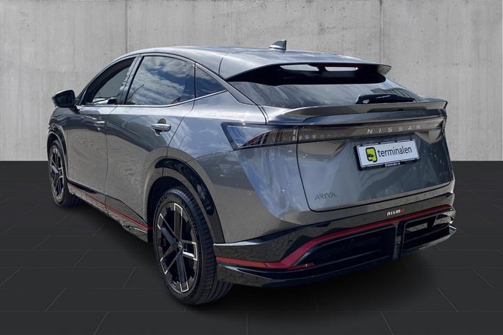 Grå Nissan Ariya fra 2025