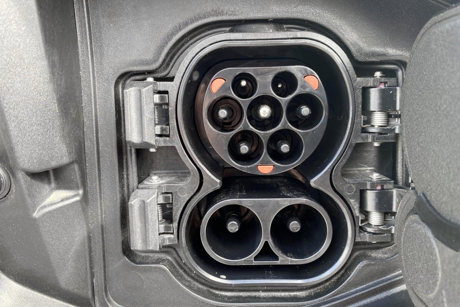 Grå Nissan Ariya fra 2025