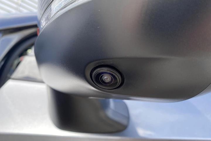 Grå Nissan Ariya fra 2025