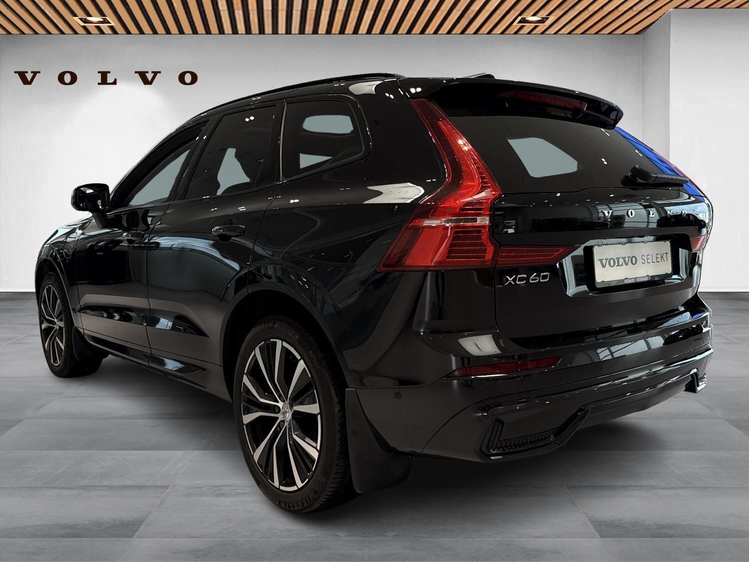 Sort Volvo XC60 fra 2023