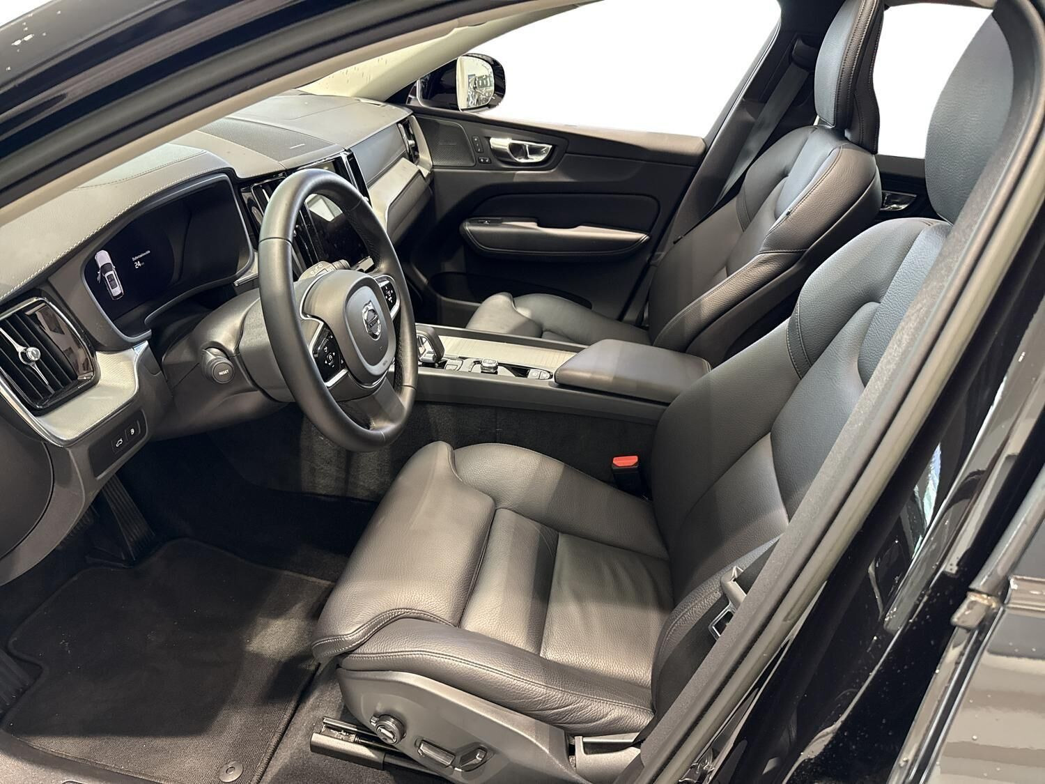 Sort Volvo XC60 fra 2023