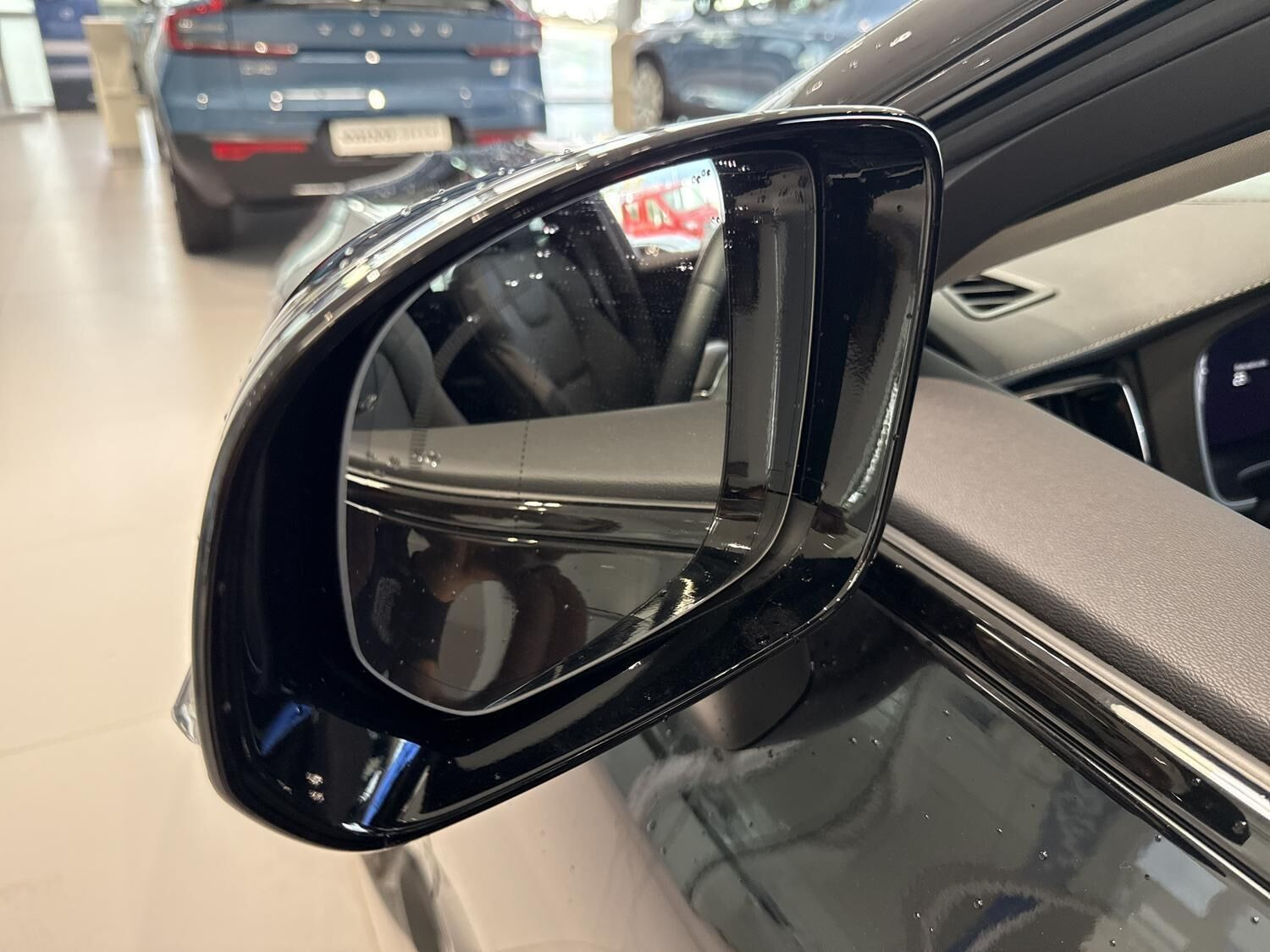 Sort Volvo XC60 fra 2023