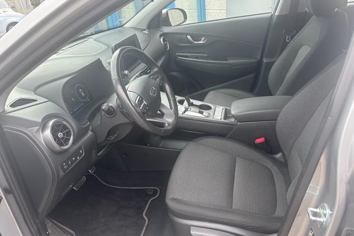 Sølv Hyundai Kona fra 2022