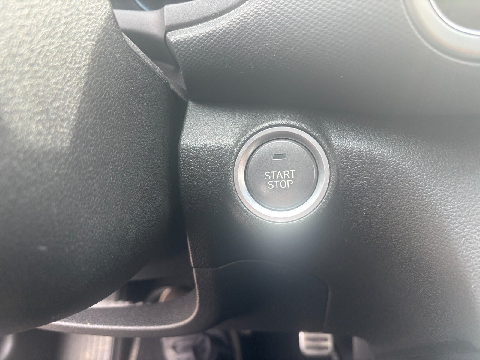 Sølv Hyundai Kona fra 2022