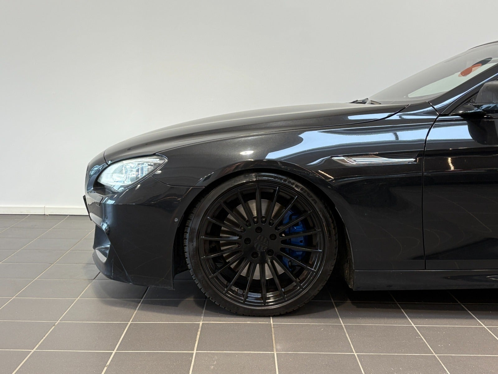 Sort BMW 650i fra 2014