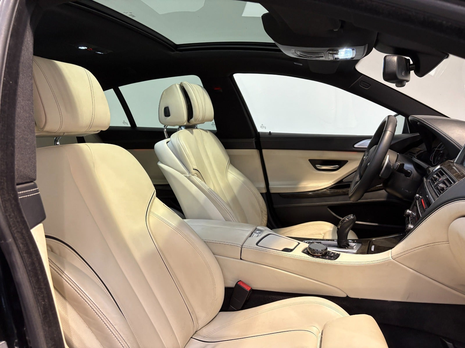 Sort BMW 650i fra 2014
