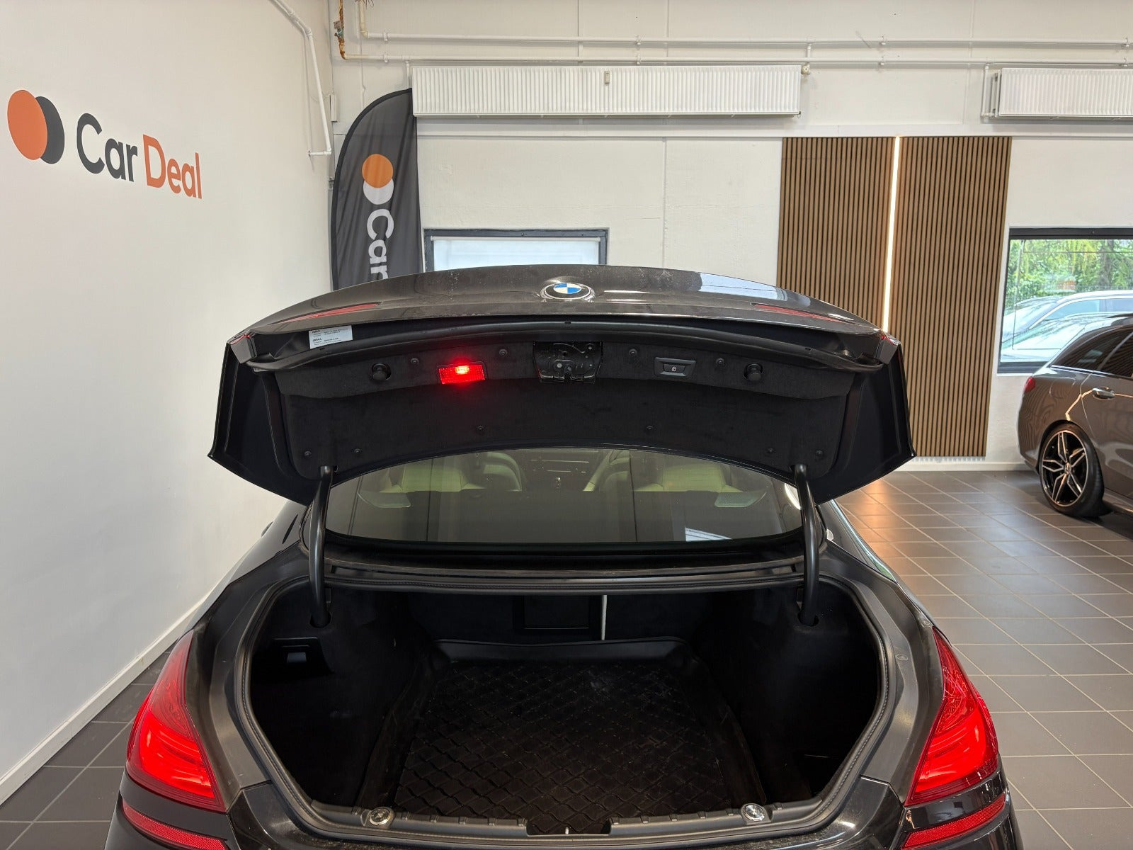 Sort BMW 650i fra 2014