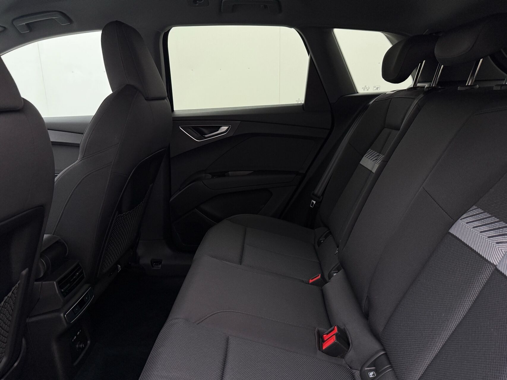 Blå Audi Q4 fra 2023