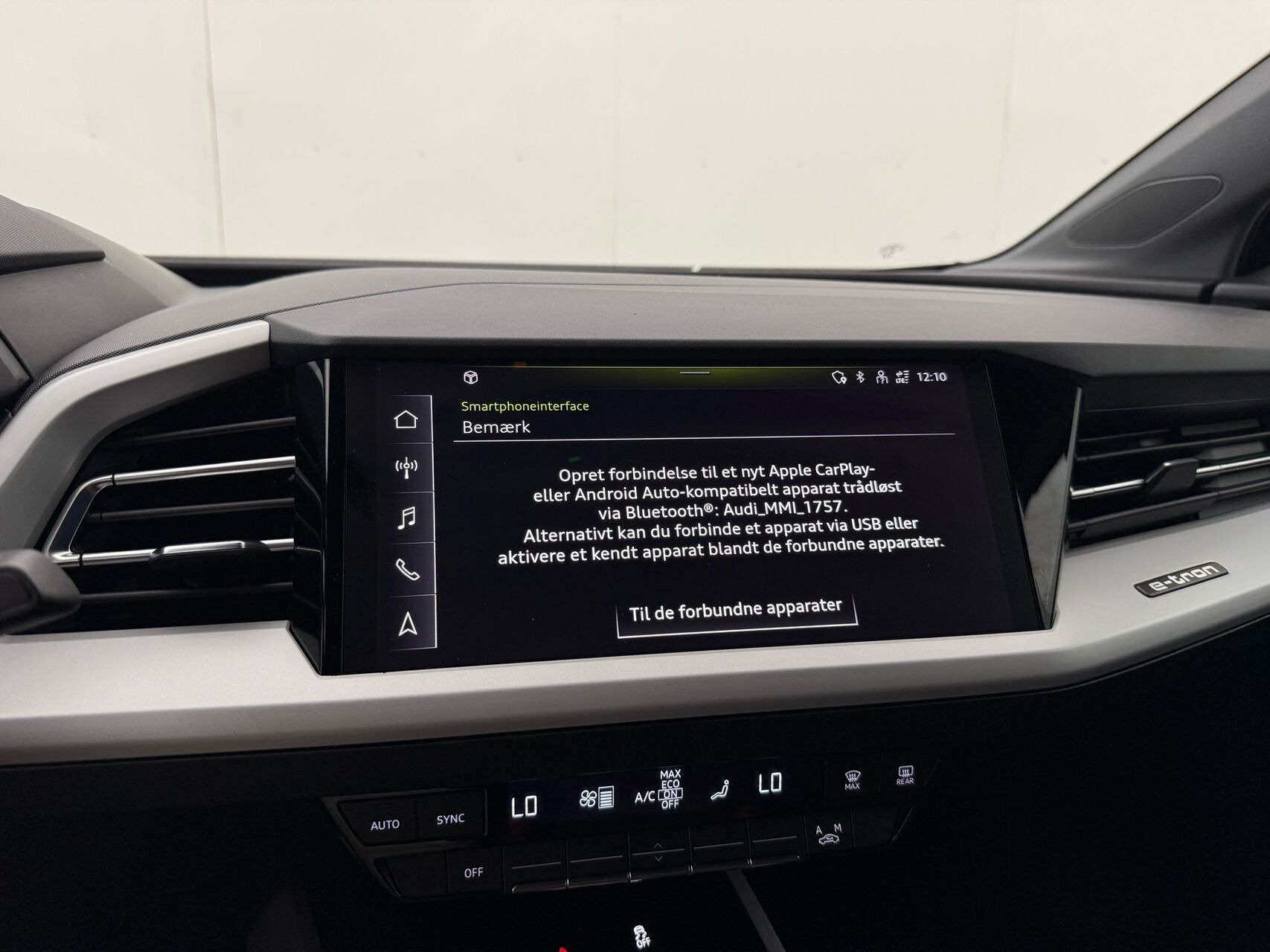 Blå Audi Q4 fra 2023