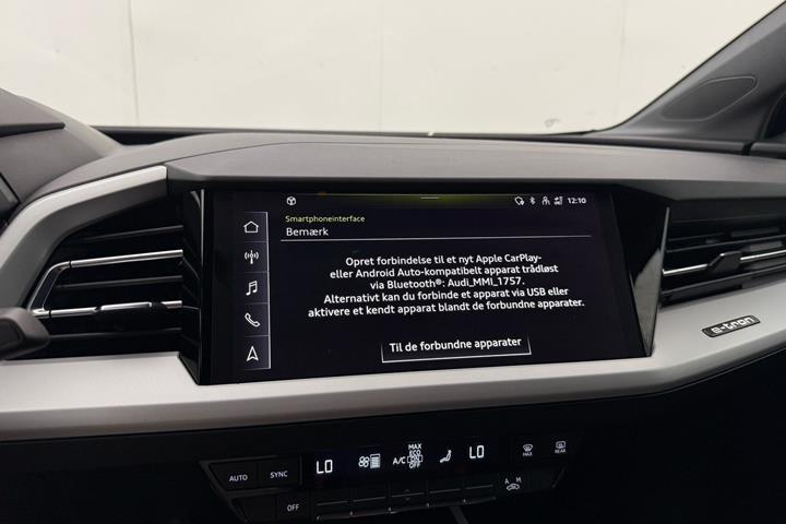 Blå Audi Q4 fra 2023