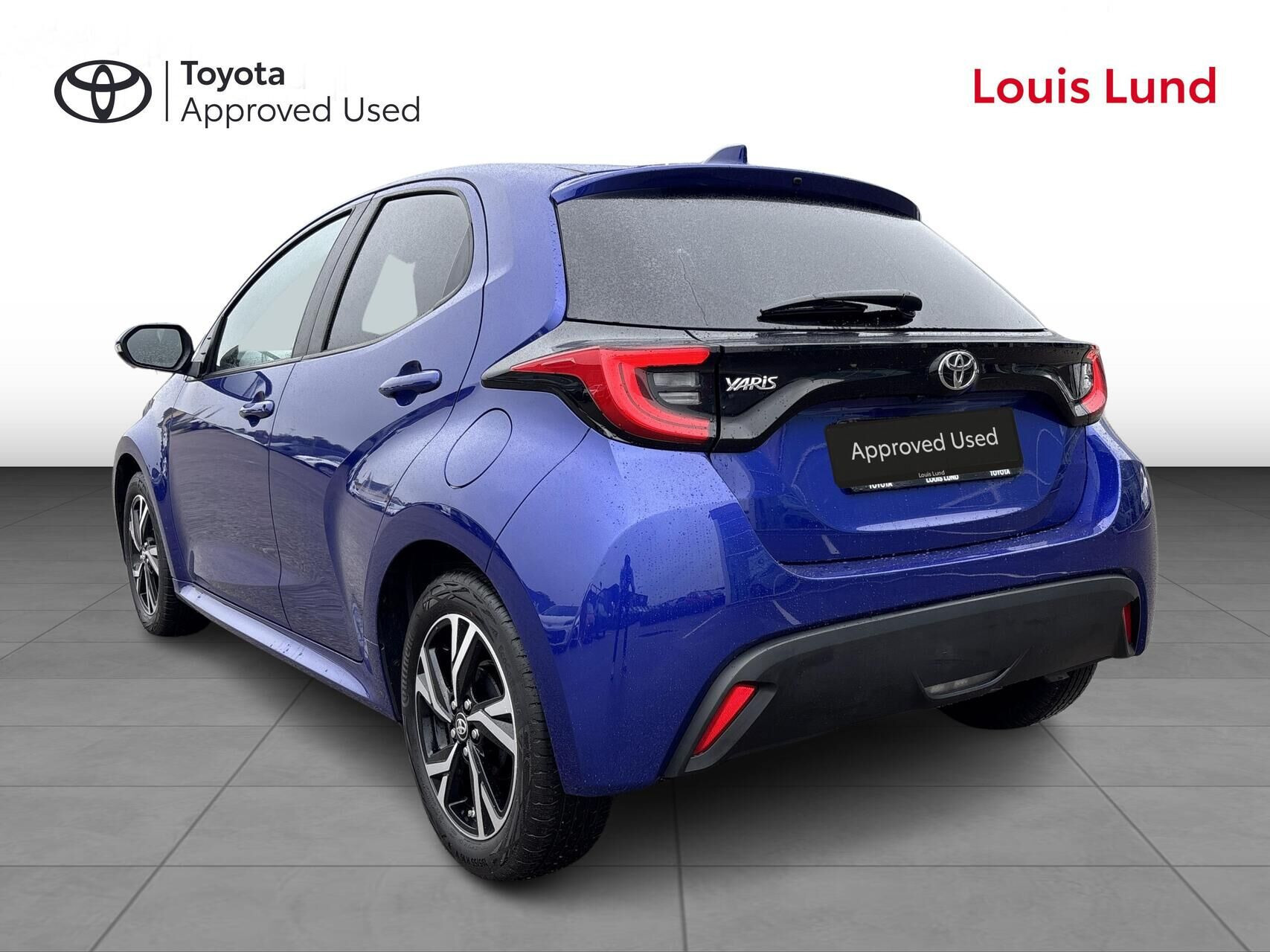 Blå Toyota Yaris fra 2024