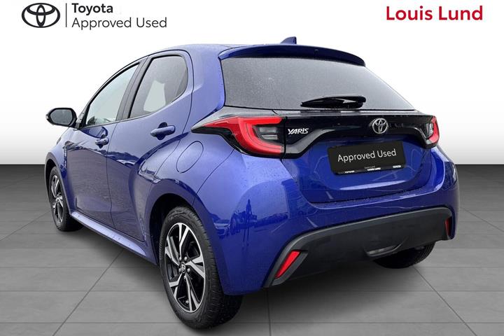 Blå Toyota Yaris fra 2024