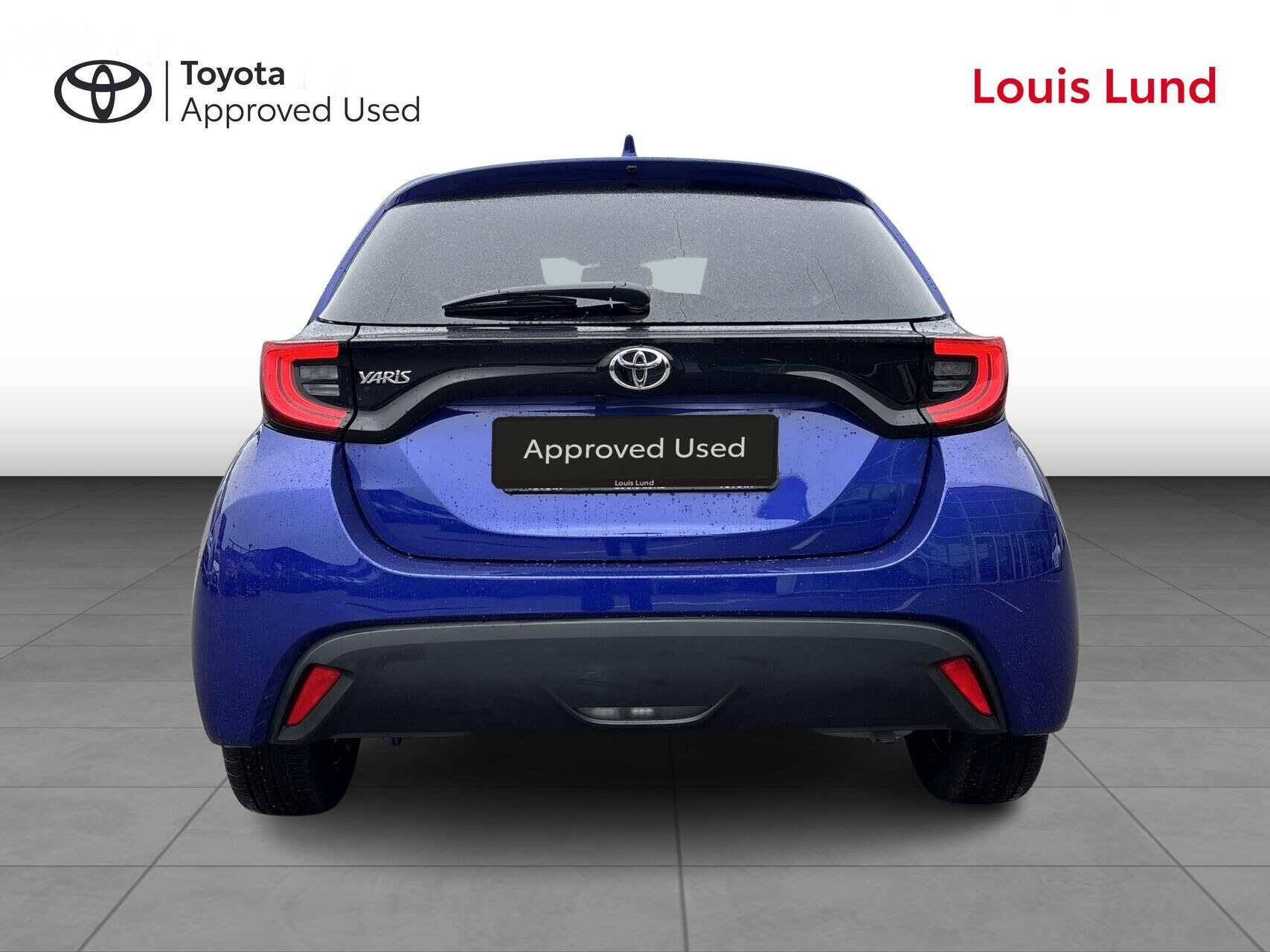 Blå Toyota Yaris fra 2024