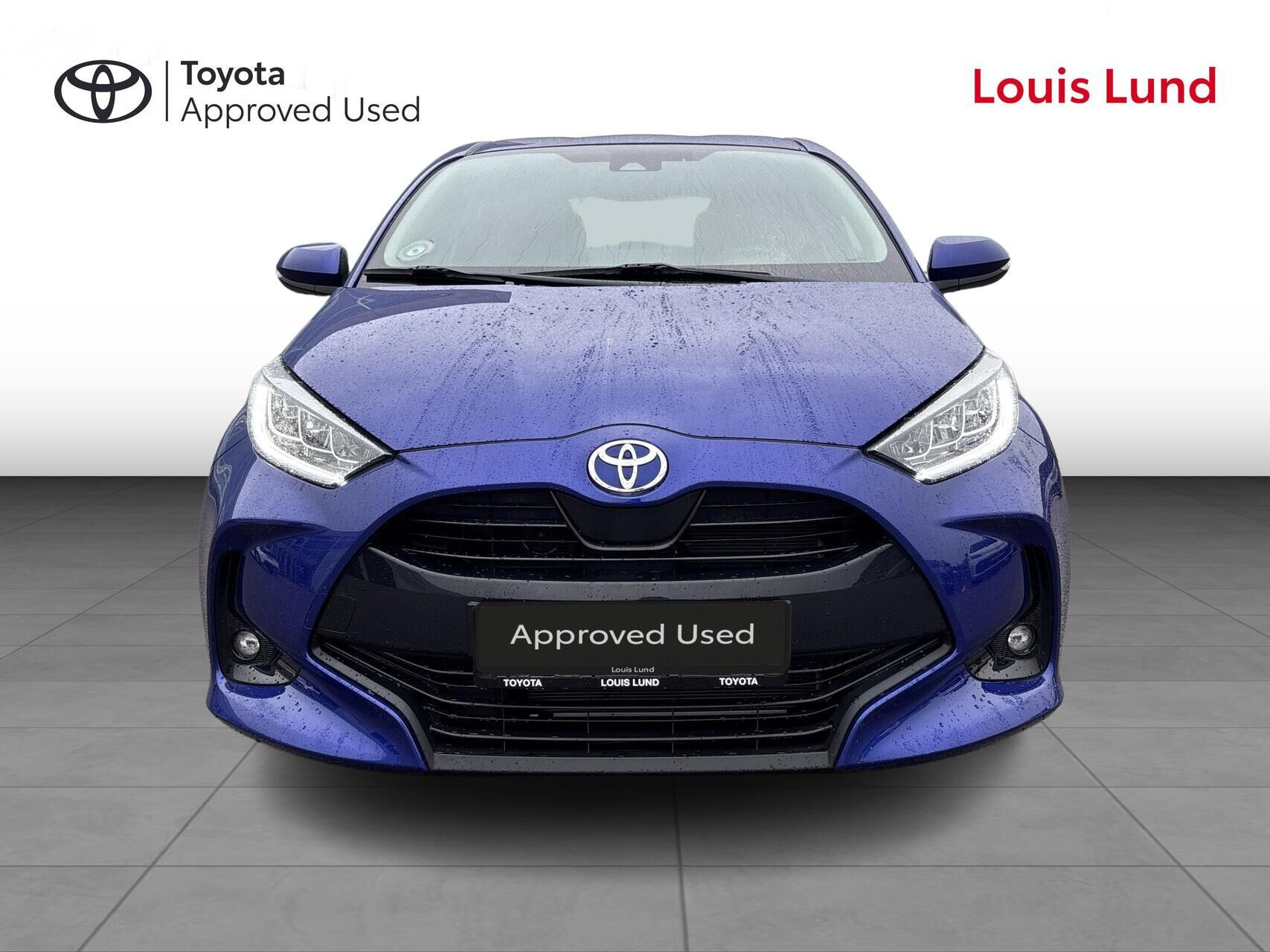 Blå Toyota Yaris fra 2024
