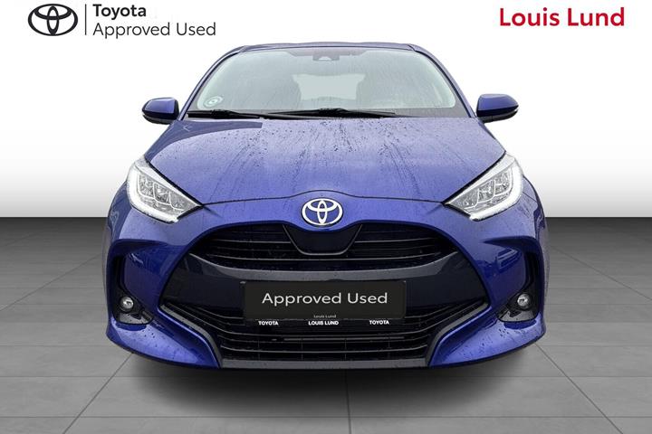 Blå Toyota Yaris fra 2024