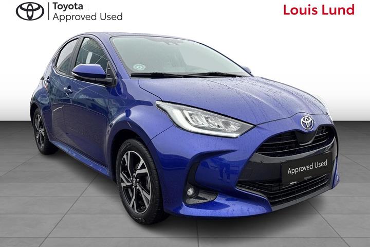 Blå Toyota Yaris fra 2024