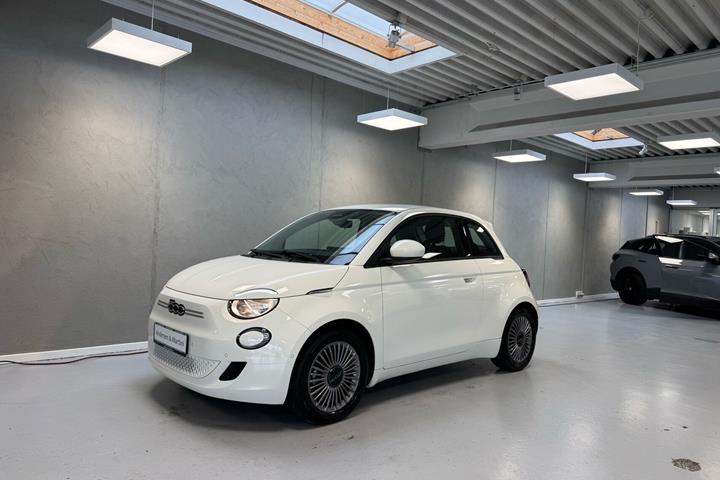 Hvid Fiat 500e fra 2023