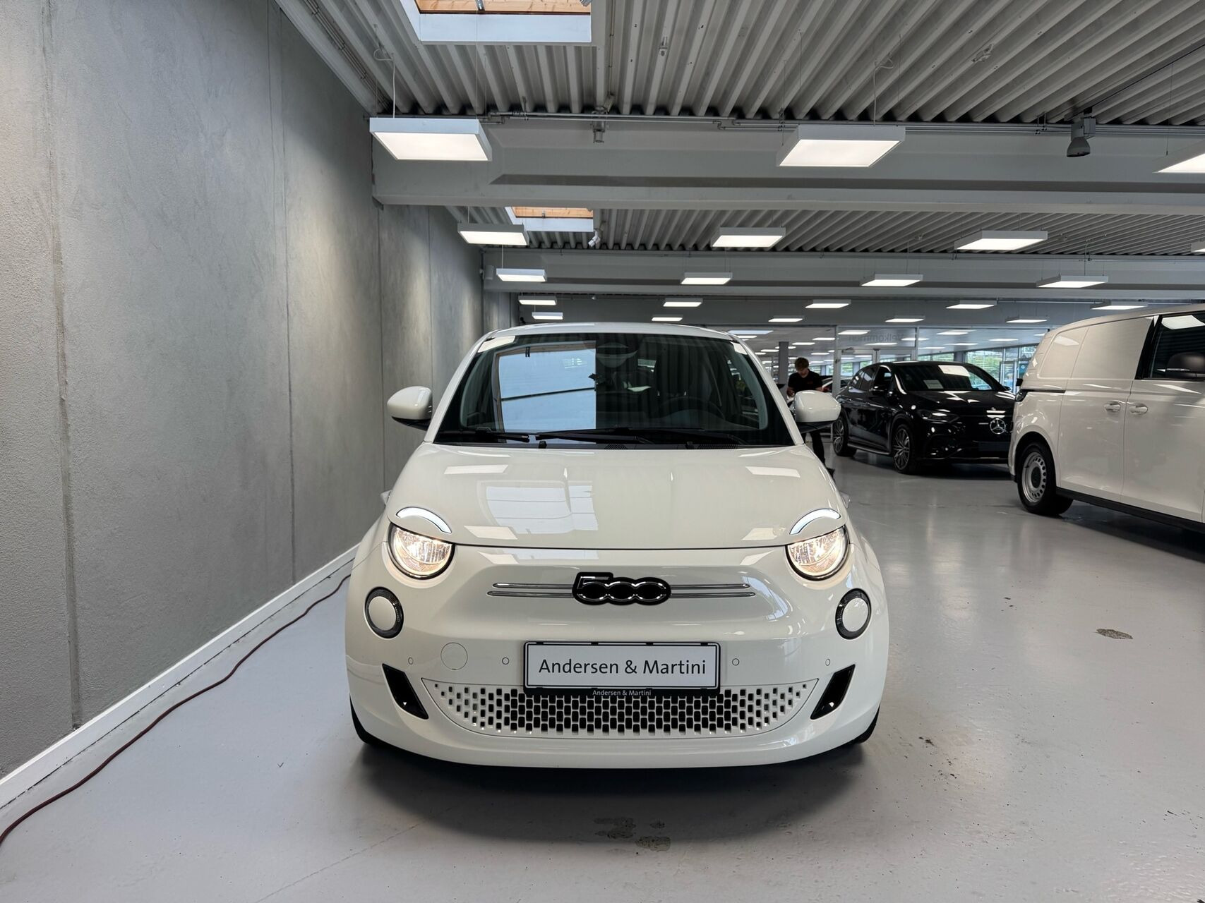 Hvid Fiat 500e fra 2023
