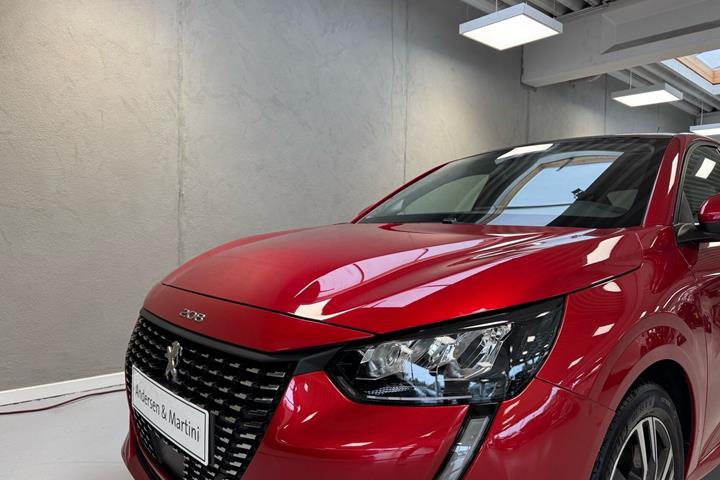 Rød Peugeot 208 fra 2020