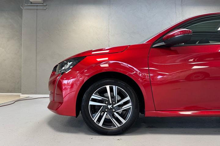 Rød Peugeot 208 fra 2020