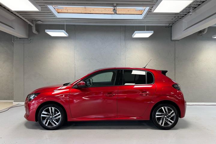 Rød Peugeot 208 fra 2020
