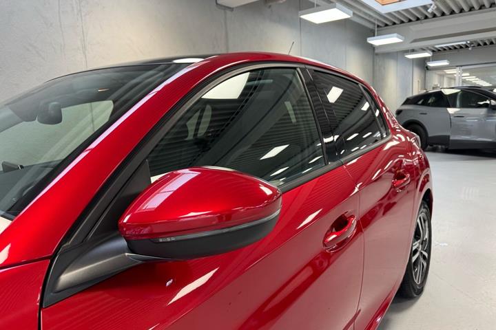 Rød Peugeot 208 fra 2020
