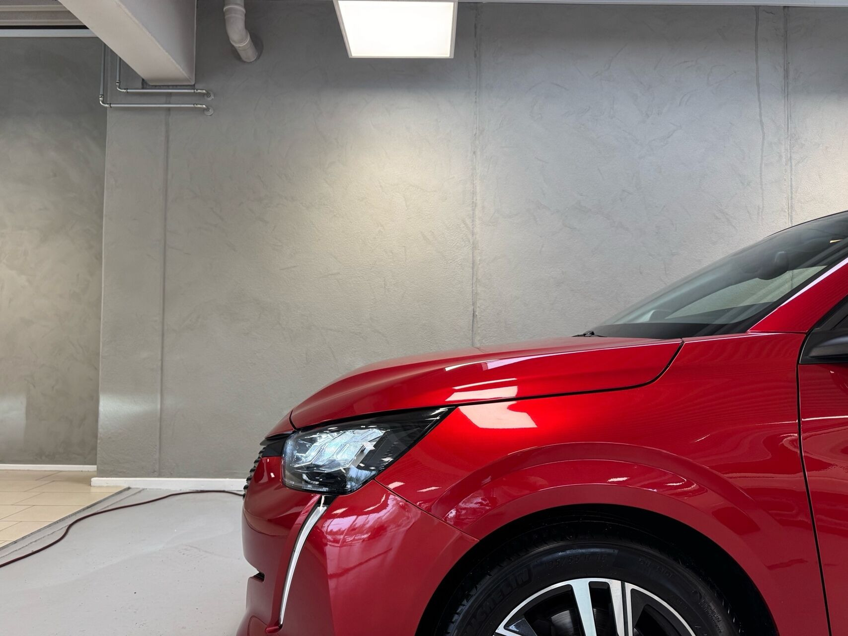 Rød Peugeot 208 fra 2020
