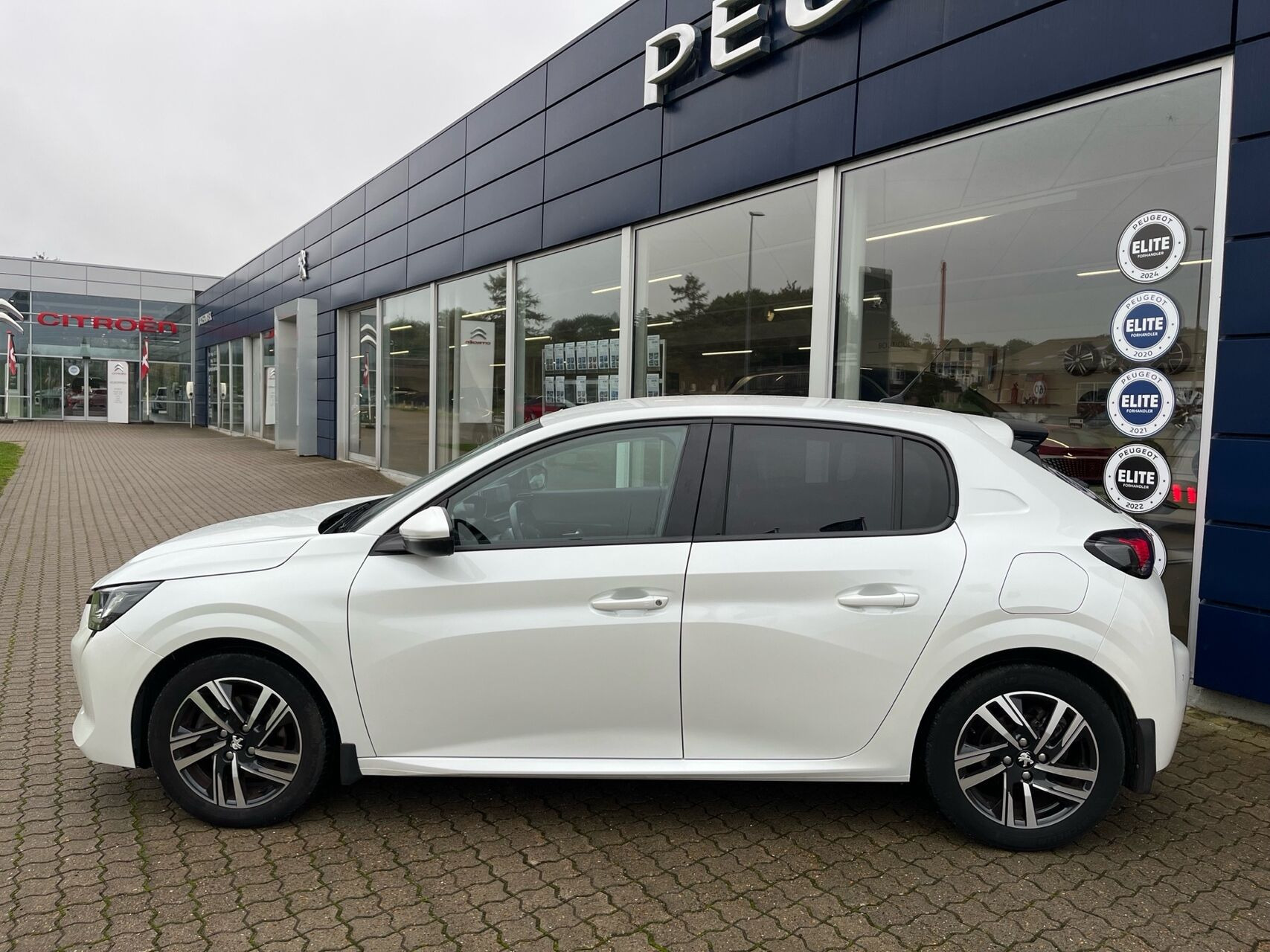 Hvid Peugeot 208 fra 2022