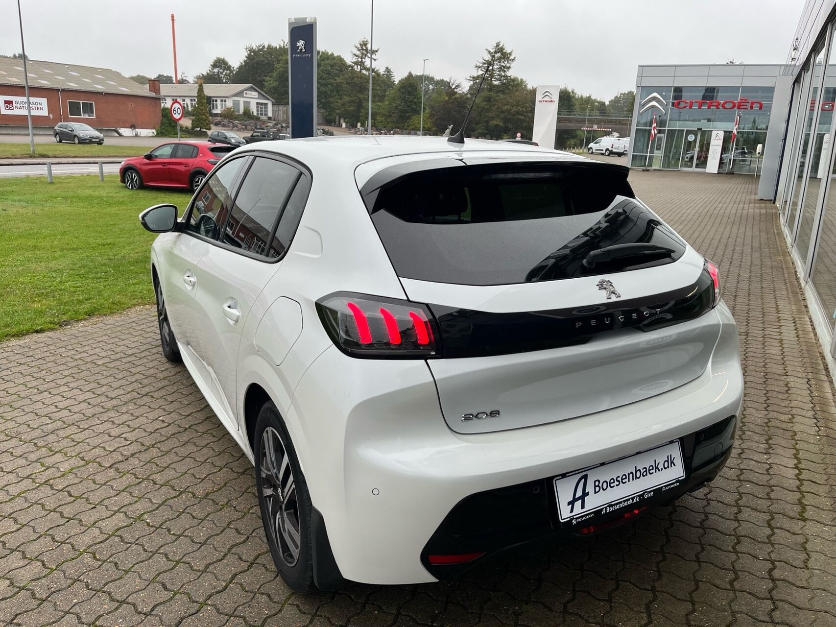 Hvid Peugeot 208 fra 2022